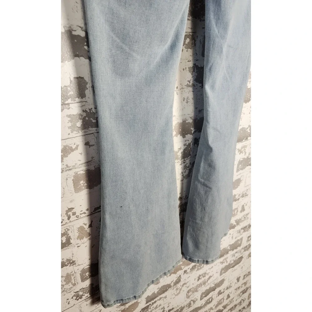 Forever‎ 21 Rewash Flare Jeans 8 Light Wash Denim Square Pockets Retro Style